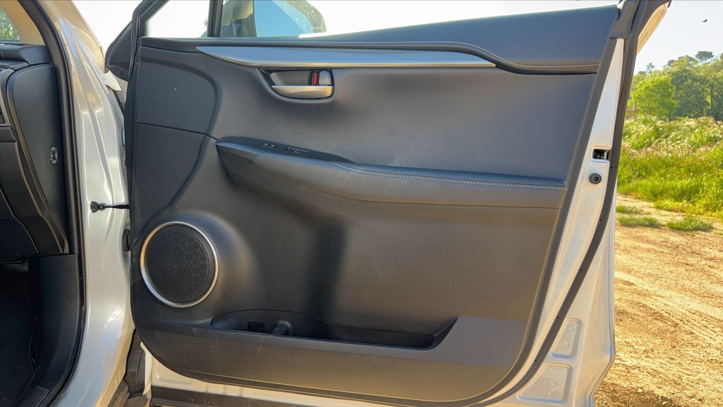 Lexus NX 300h - Photo 22
