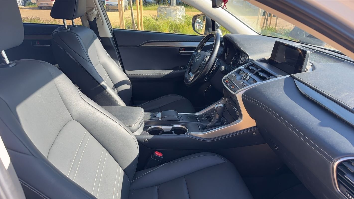 Lexus NX 300h - Photo 25