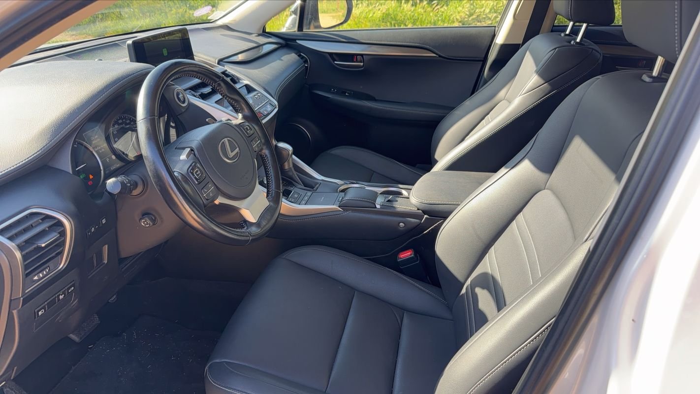 Lexus NX 300h - Photo 27