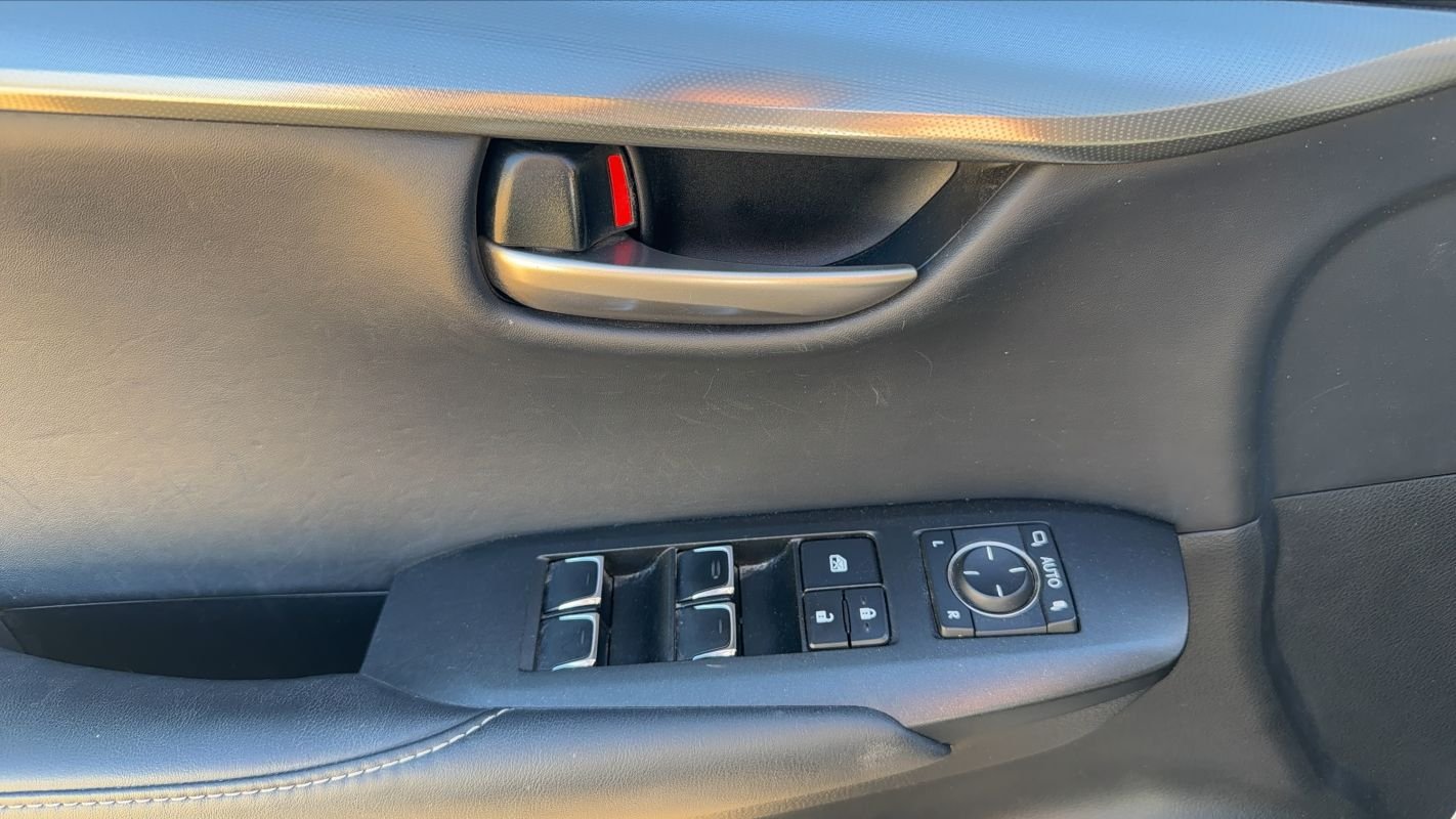 Lexus NX 300h - Photo 29