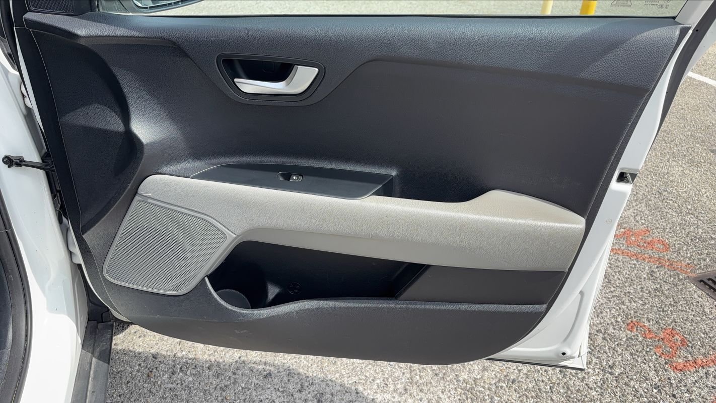 Kia Stonic - Photo 24