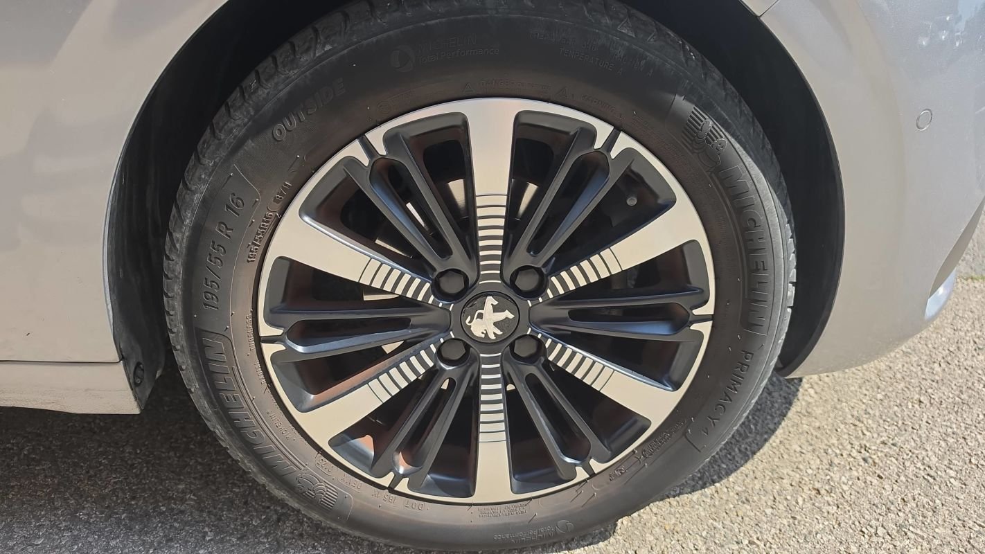 Peugeot 208 - Photo 17