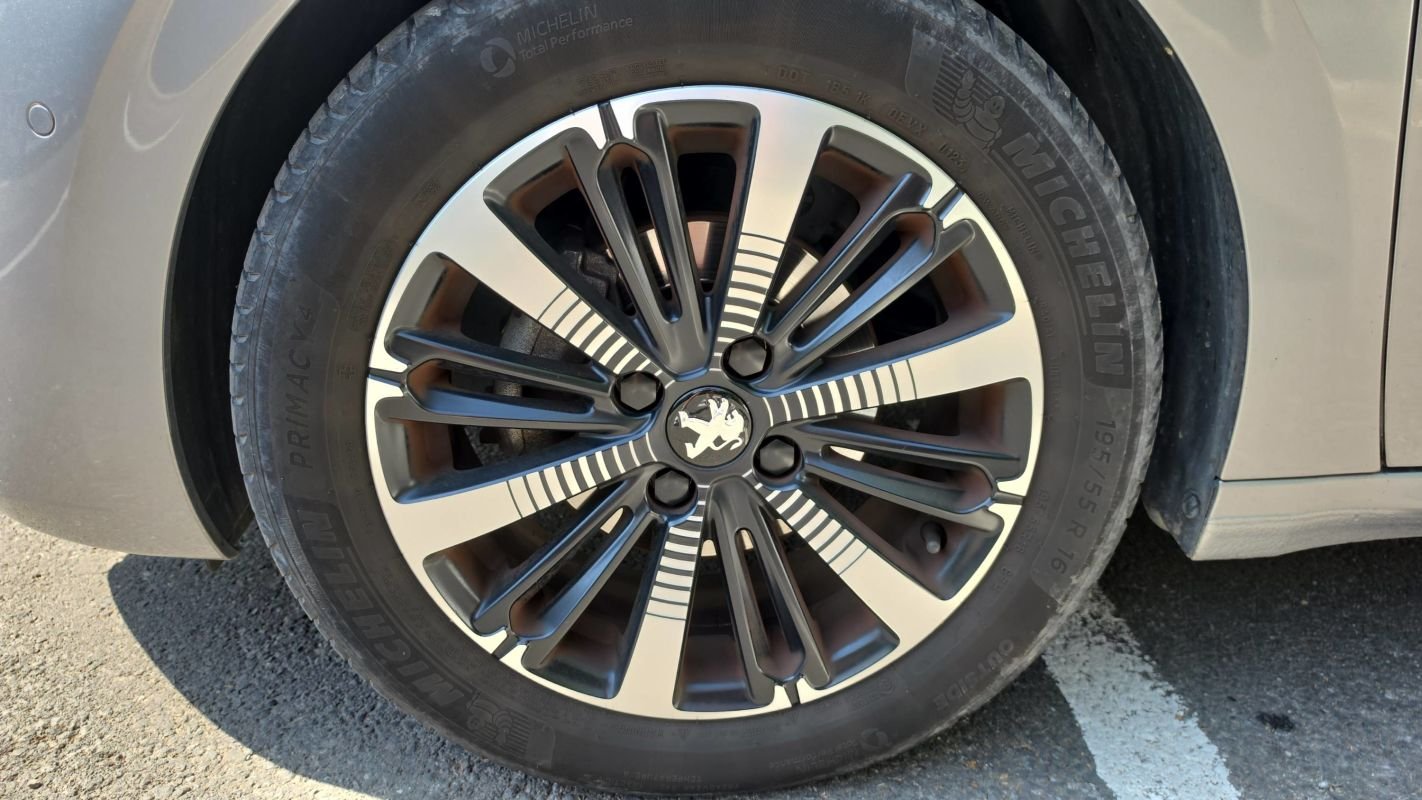 Peugeot 208 - Photo 18