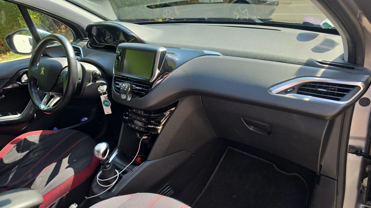 Peugeot 208 - Photo 10