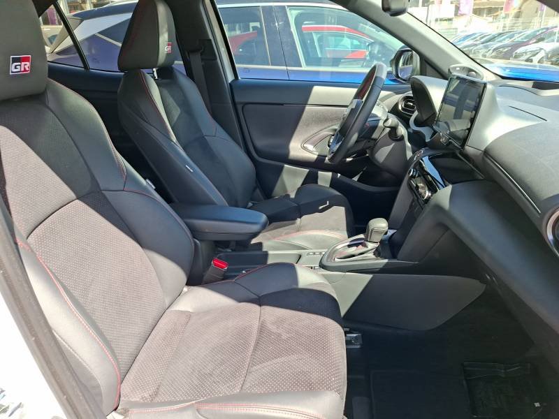 Toyota Yaris - Photo 12