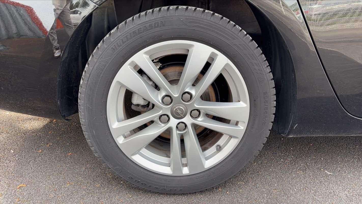 Opel Astra Sports Tourer - Photo 16