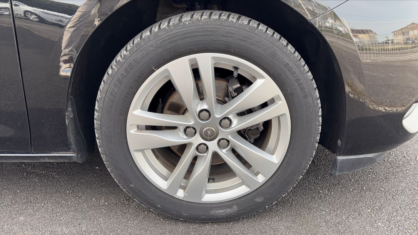 Opel Astra Sports Tourer - Photo 17