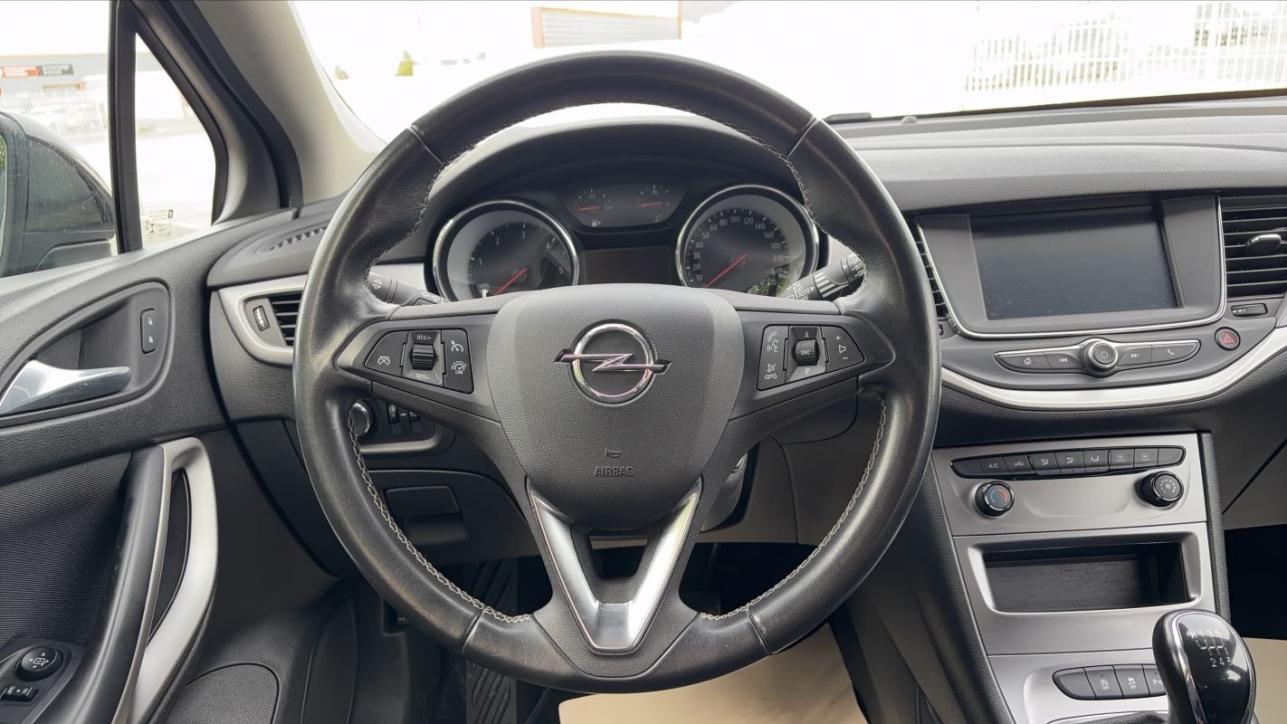 Opel Astra Sports Tourer - Photo 22