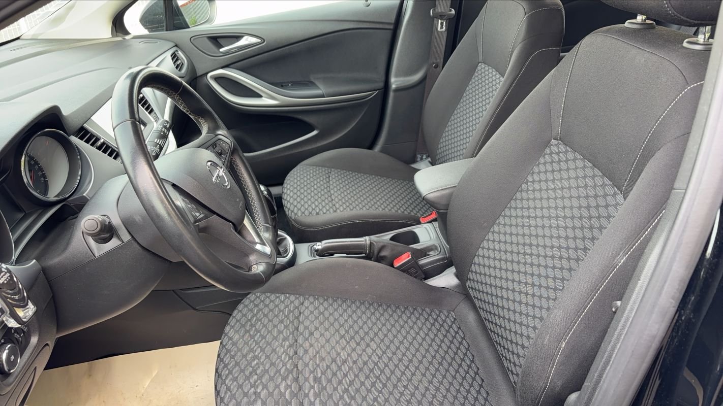 Opel Astra Sports Tourer - Photo 25