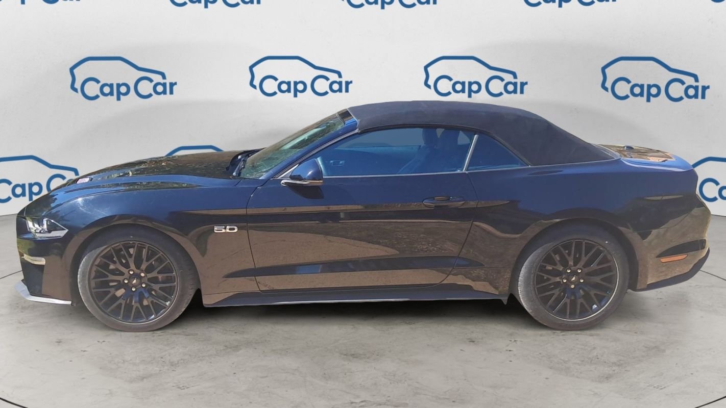 Ford Mustang Convertible - Photo 2