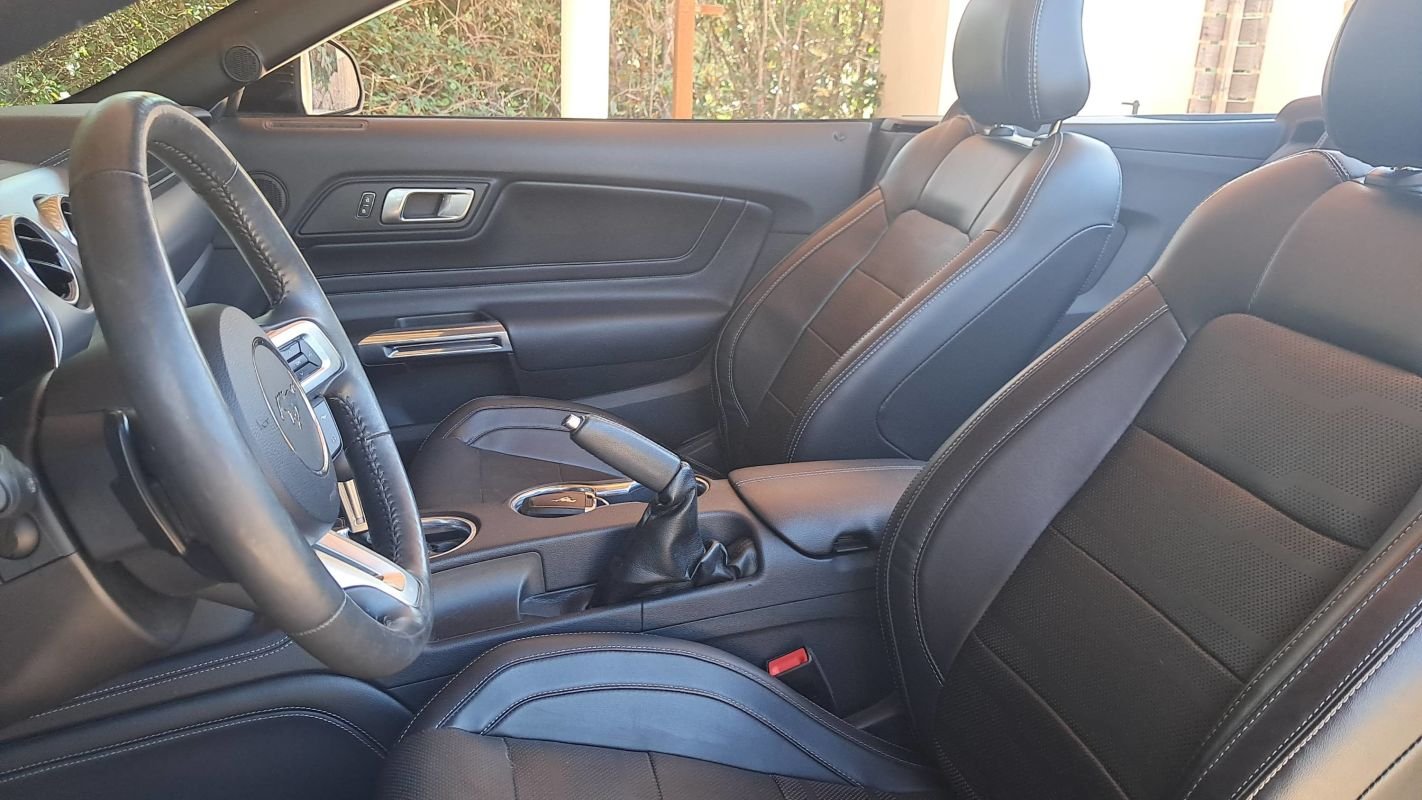 Ford Mustang Convertible - Photo 26