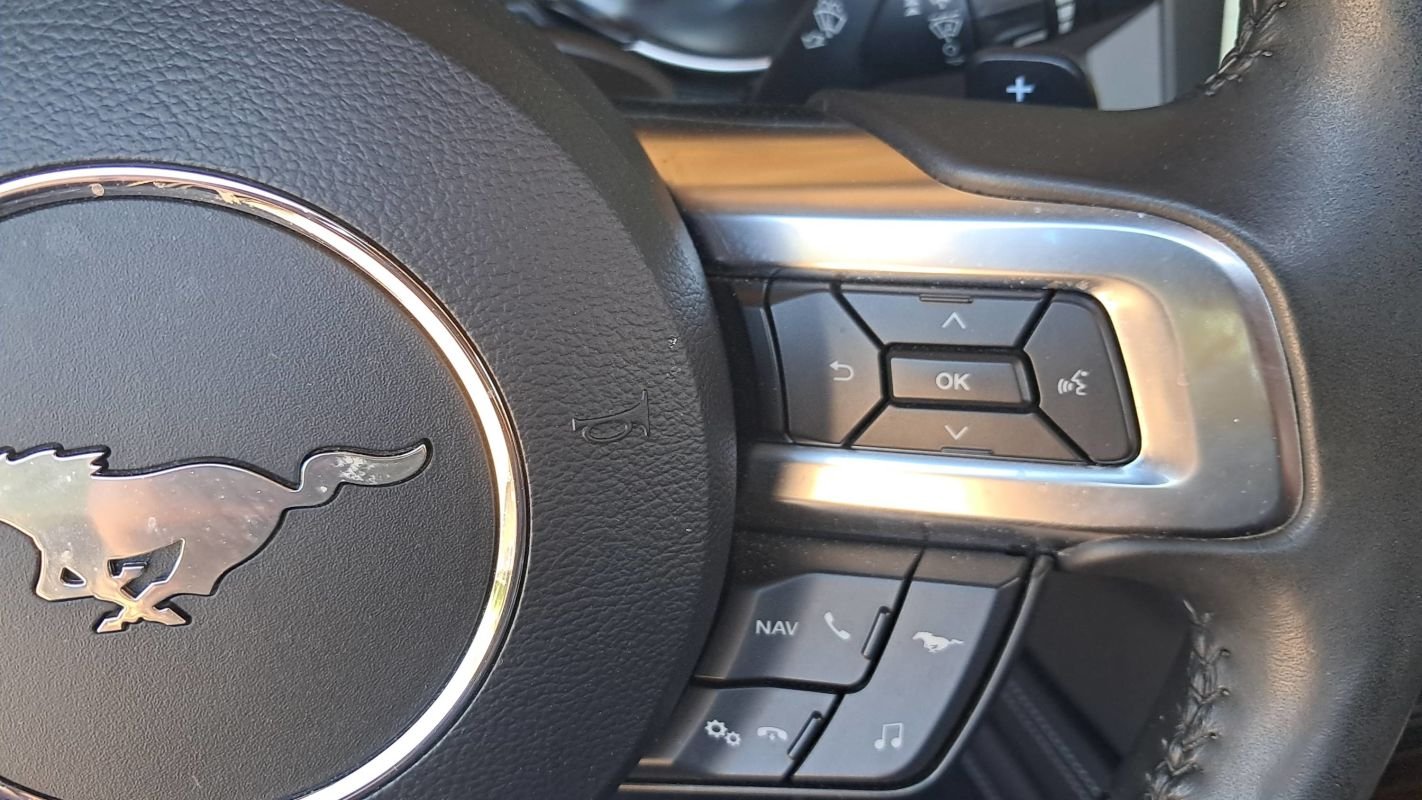 Ford Mustang Convertible - Photo 27