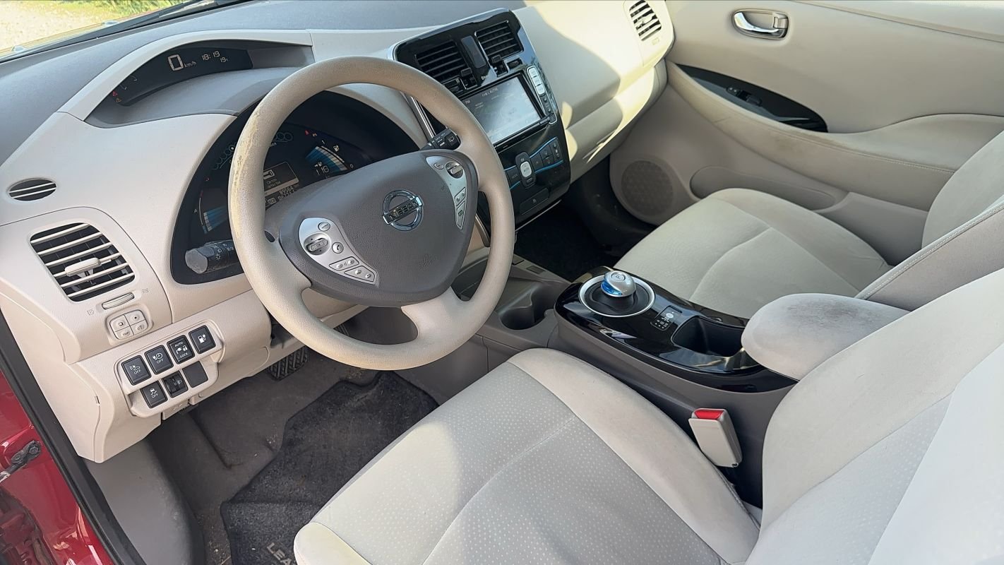Nissan Leaf - Photo 8