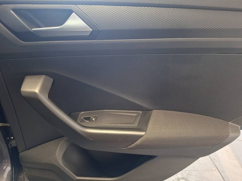 Volkswagen T-Roc - Photo 26
