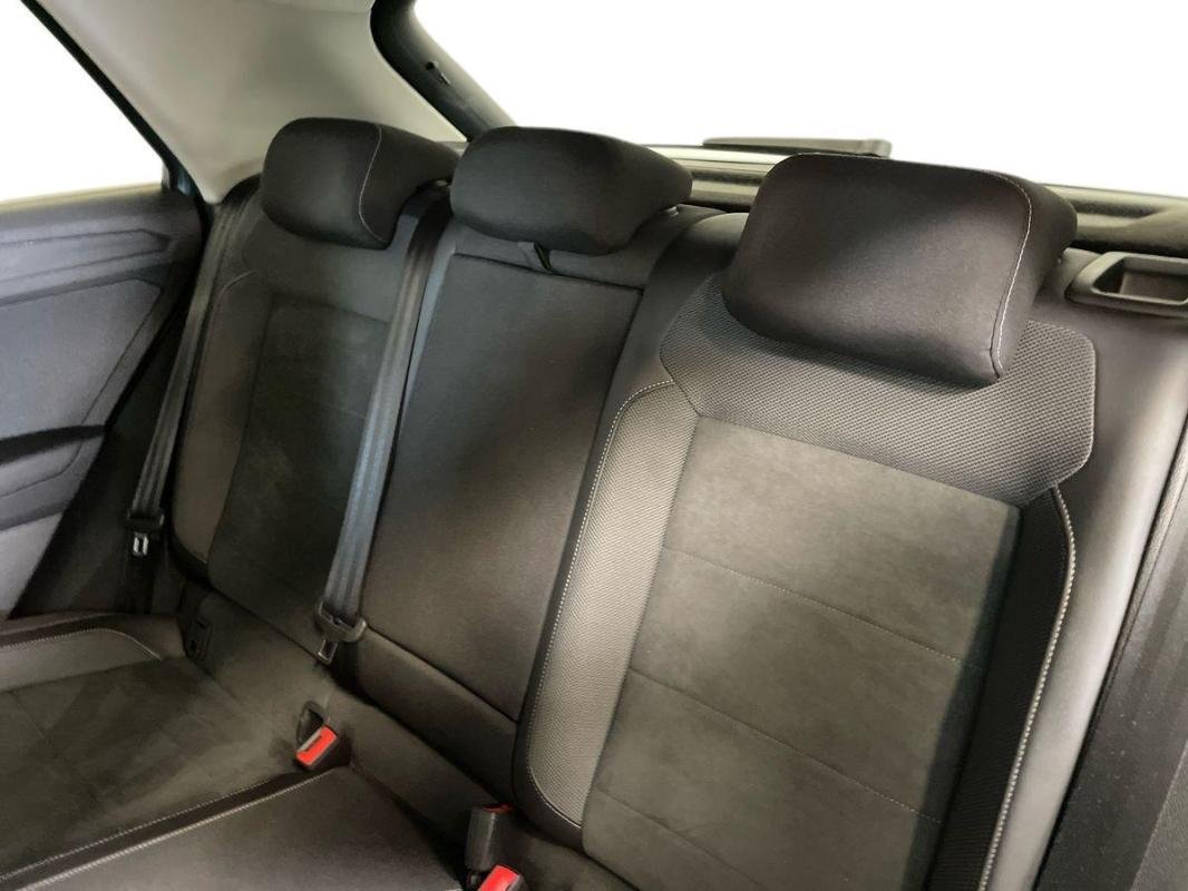 Volkswagen T-Roc - Photo 23