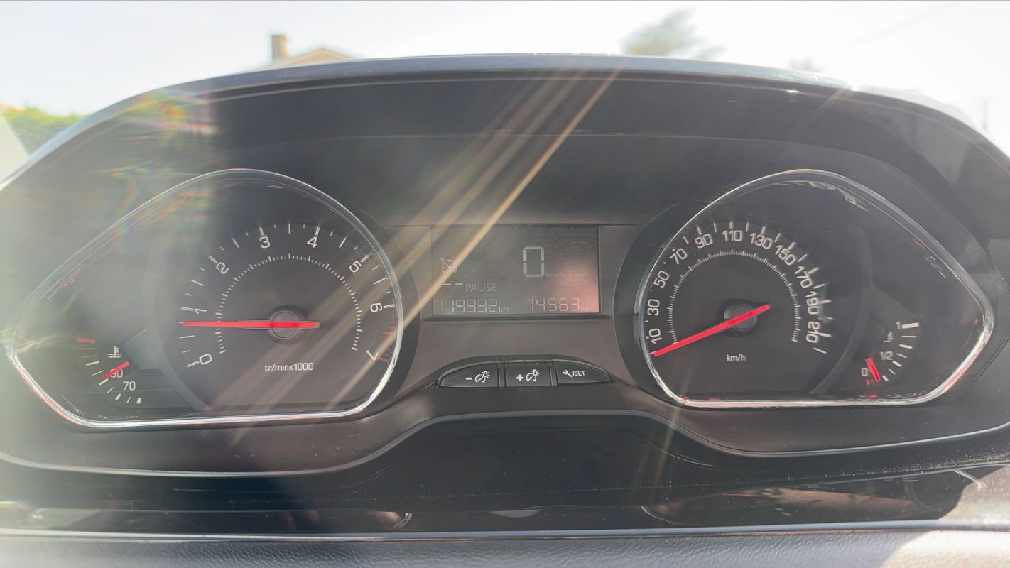 Peugeot 208 - Photo 12