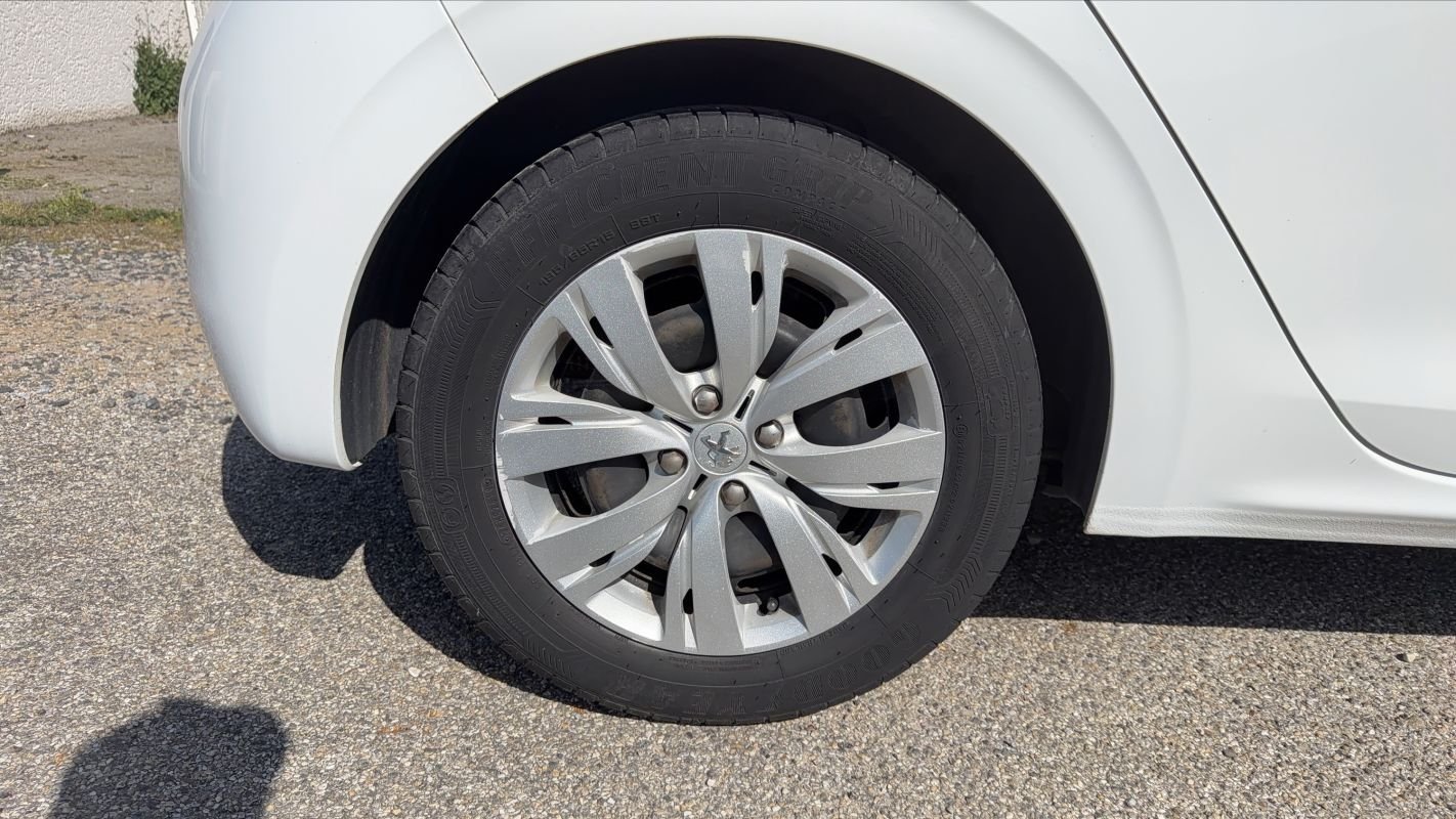 Peugeot 208 - Photo 16