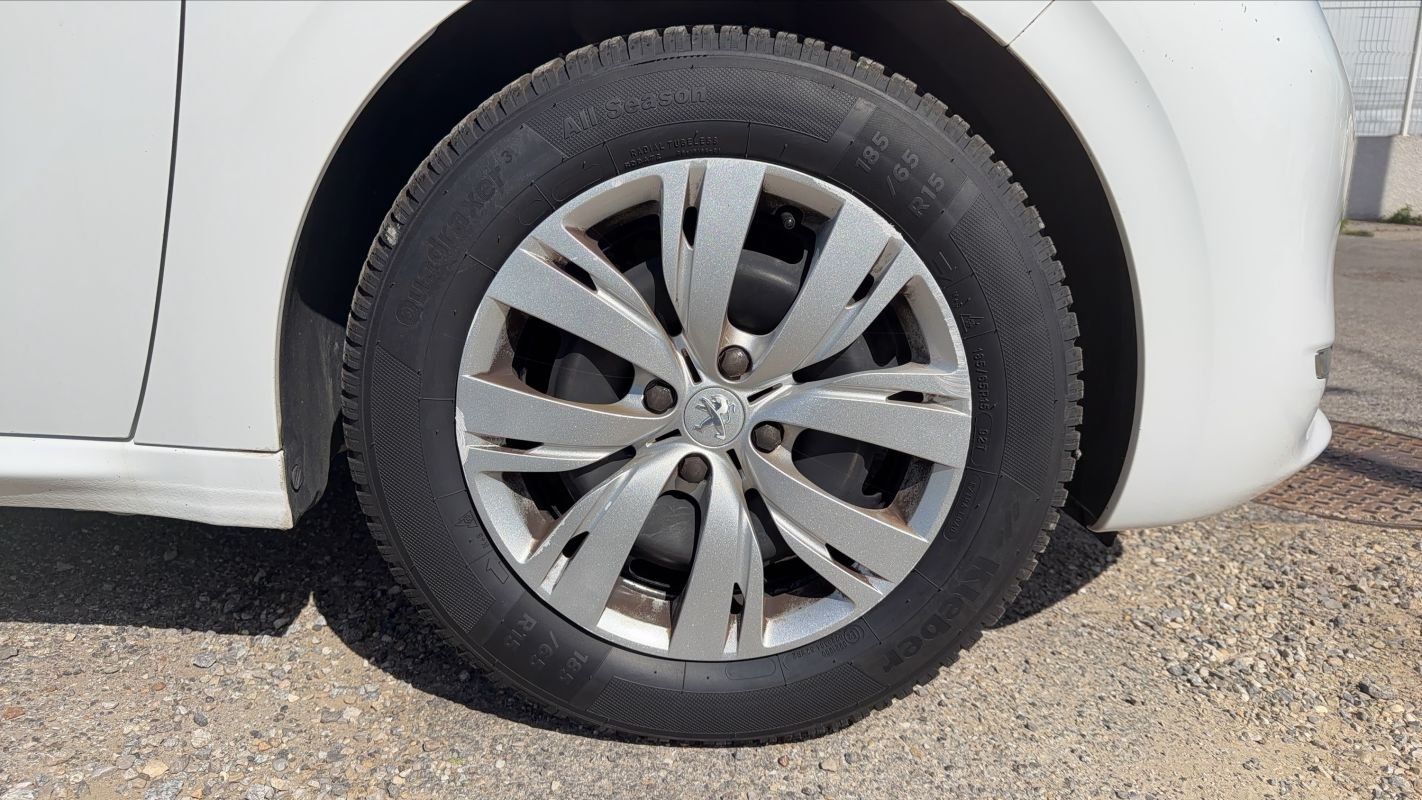 Peugeot 208 - Photo 17