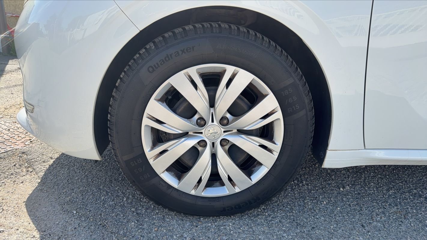 Peugeot 208 - Photo 18