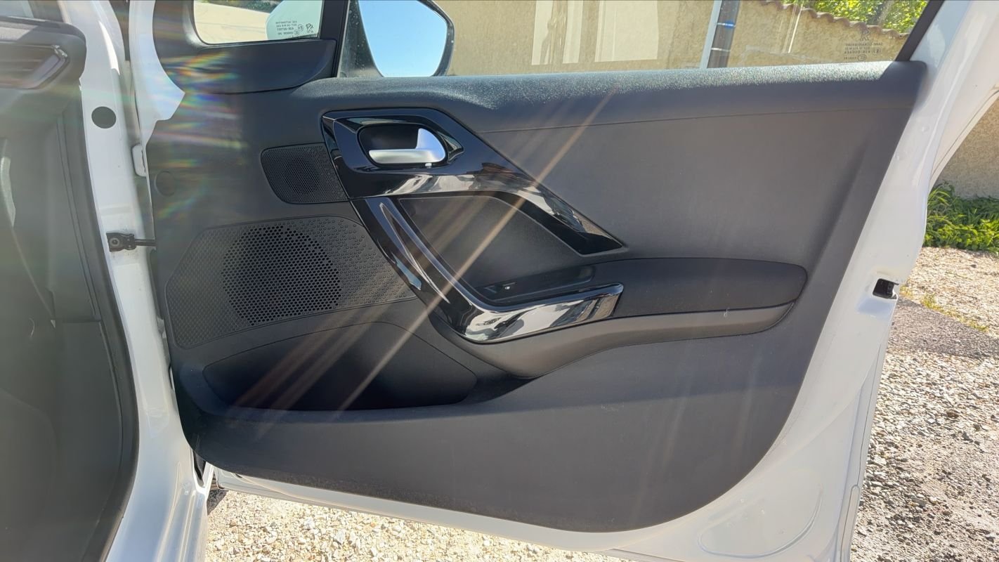 Peugeot 208 - Photo 23