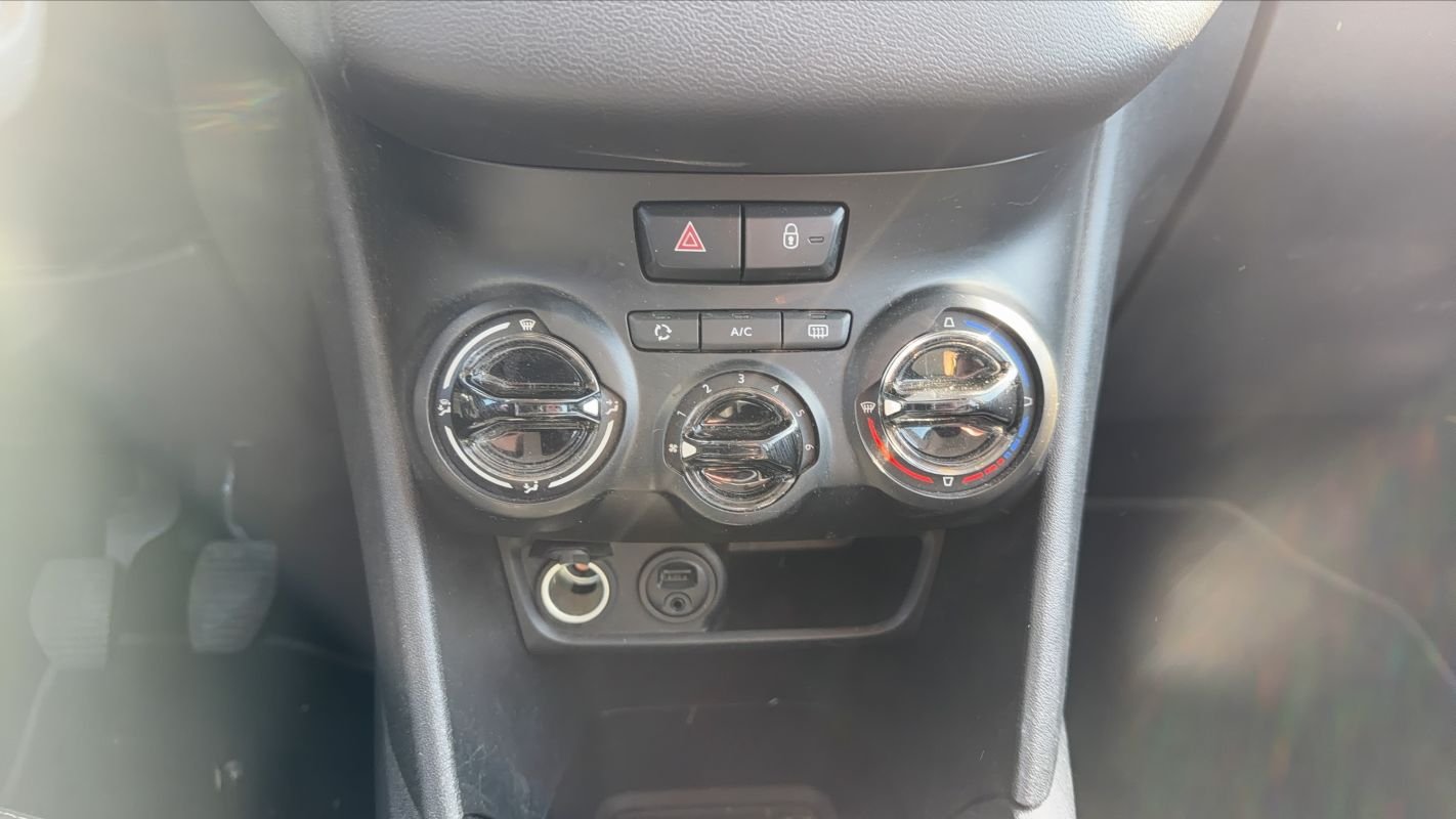 Peugeot 208 - Photo 24