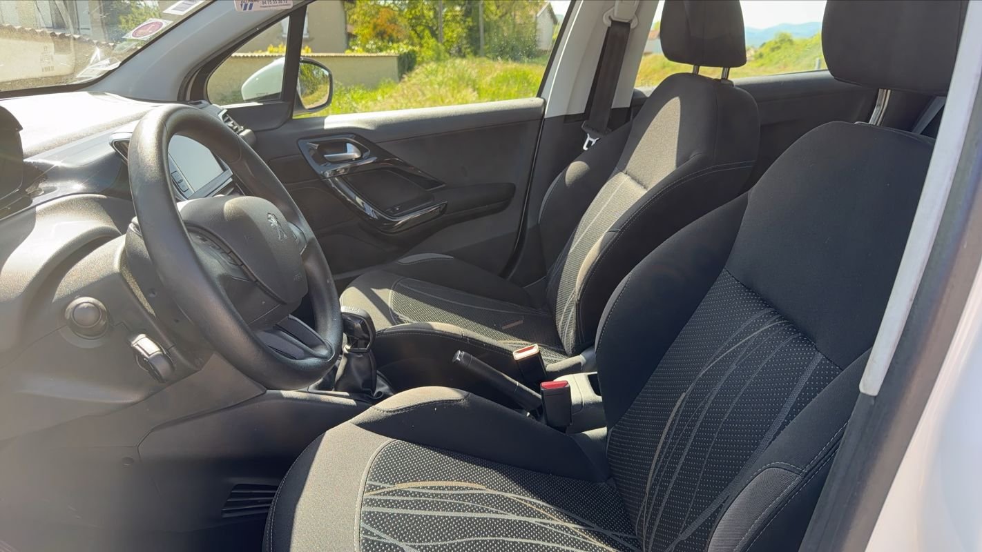 Peugeot 208 - Photo 25