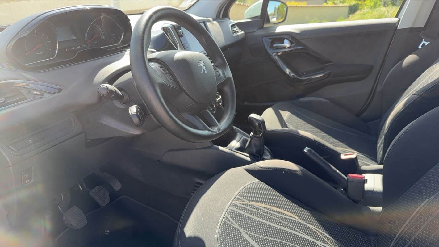 Peugeot 208 - Photo 8