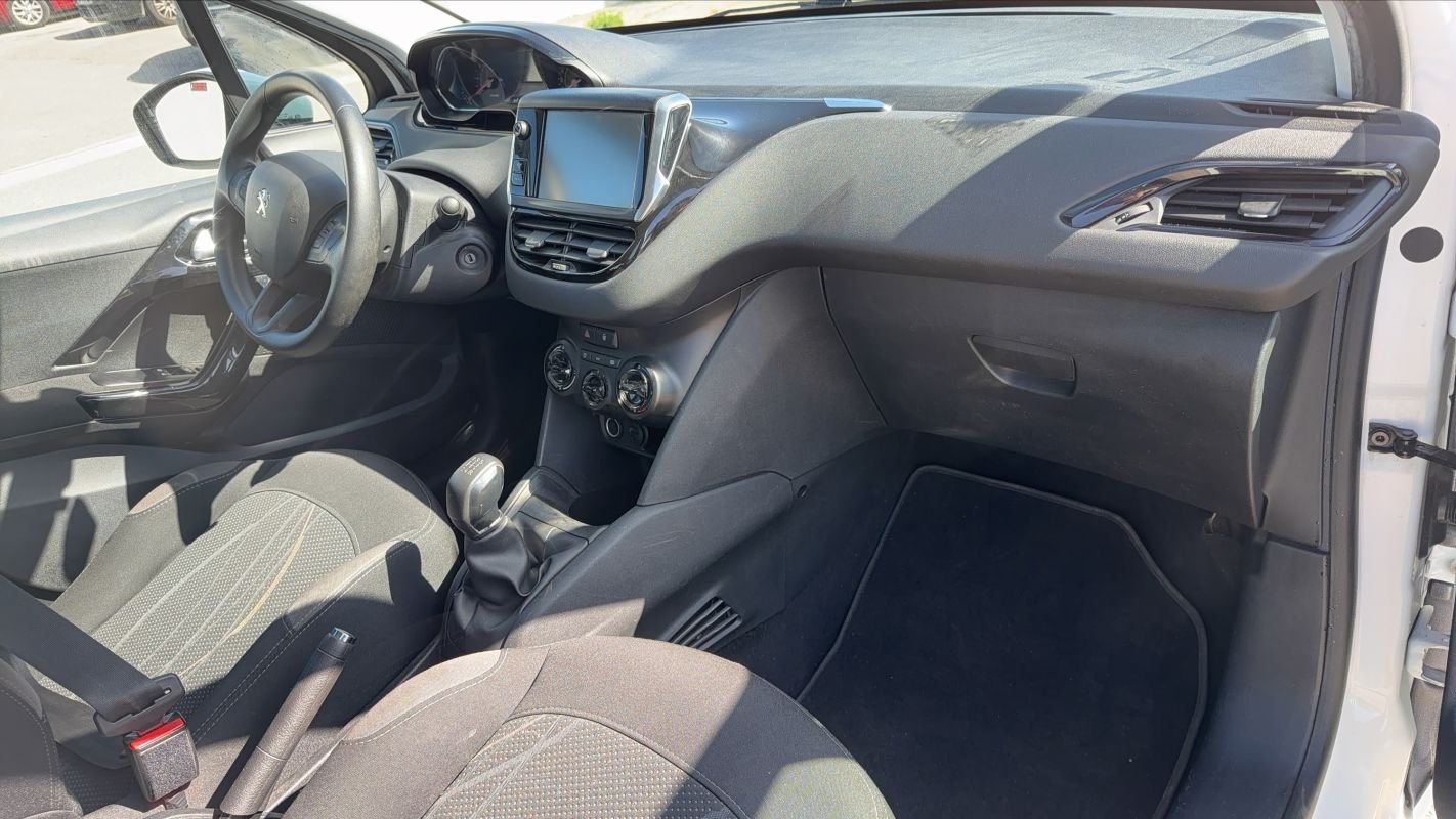 Peugeot 208 - Photo 10