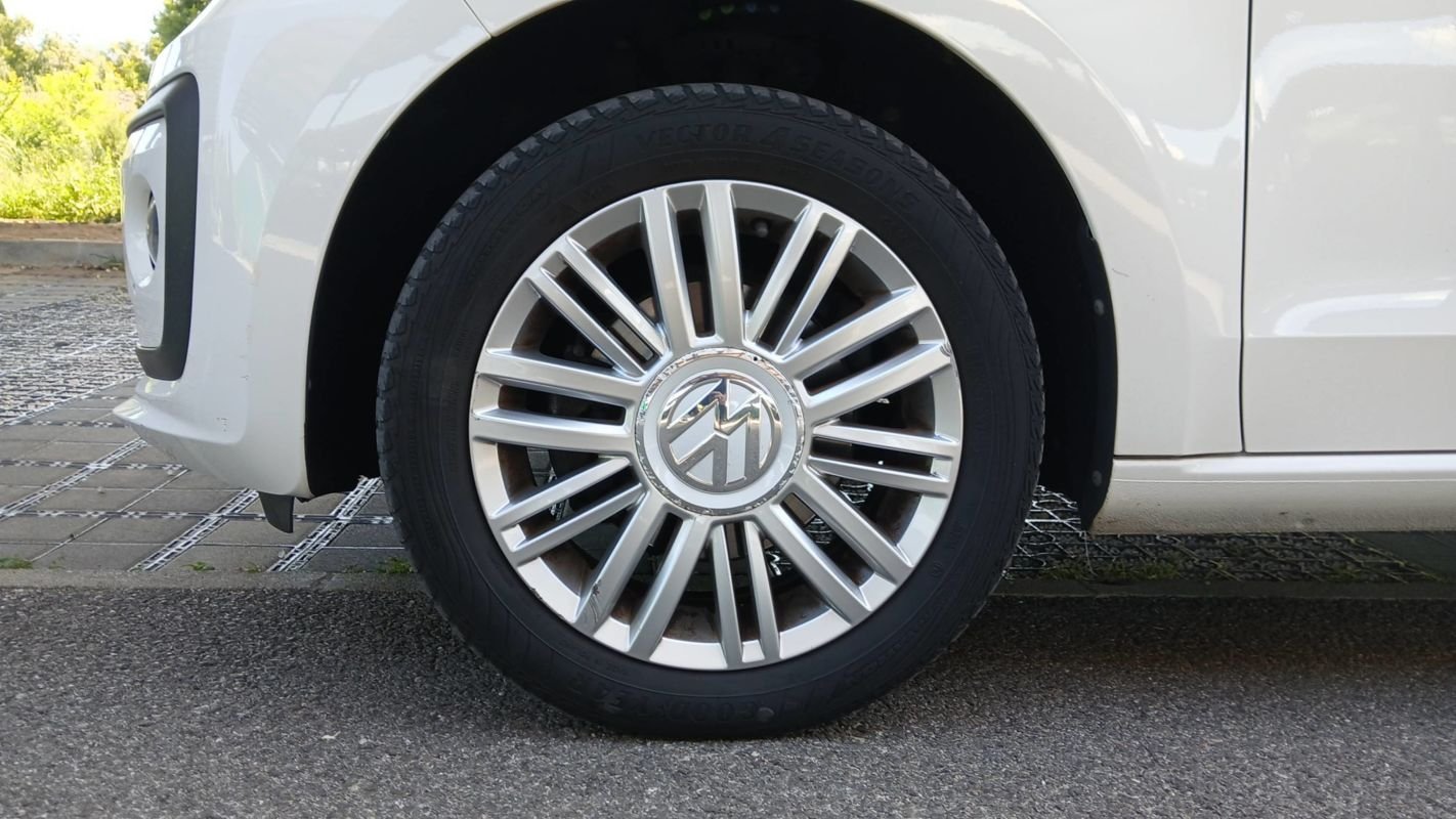 Volkswagen Up! - Photo 18