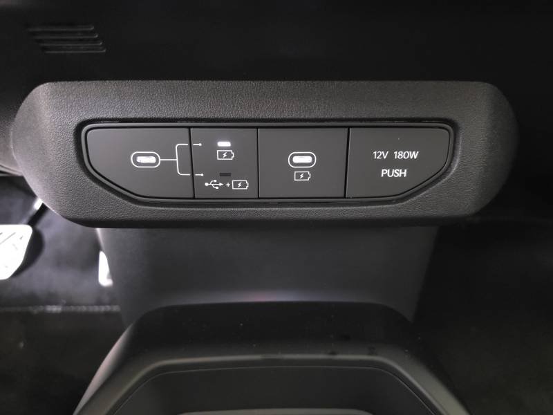 Kia EV4 - Photo 18