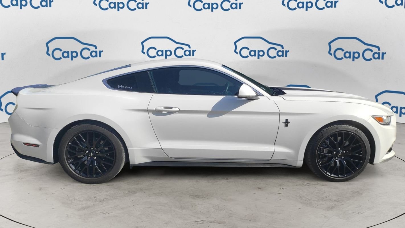 Ford Mustang - Photo 4