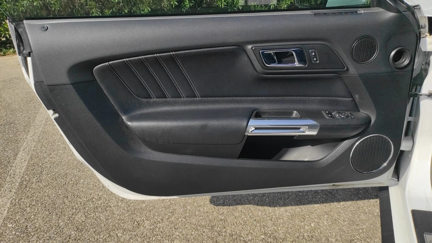 Ford Mustang - Photo 7
