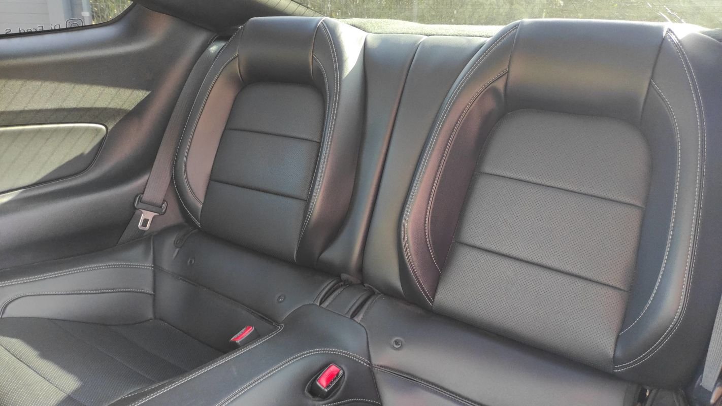 Ford Mustang - Photo 9