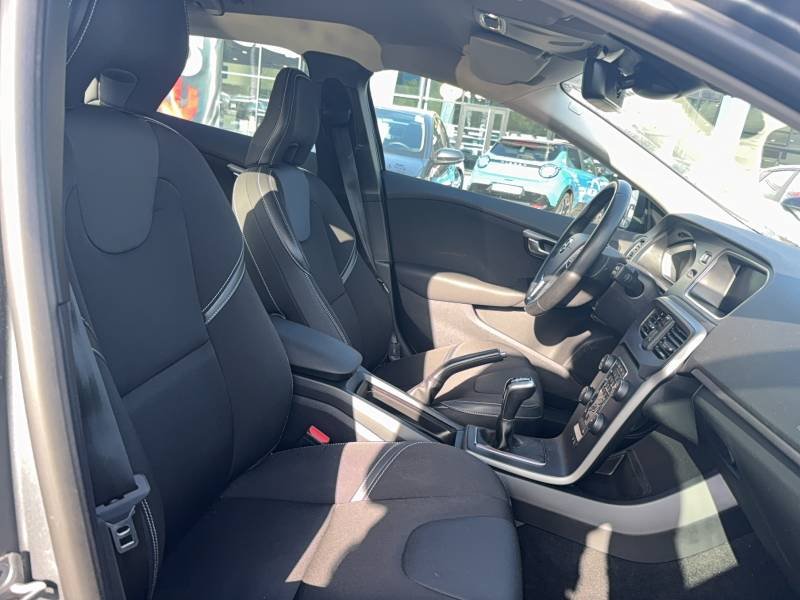 Volvo V40 - Photo 14