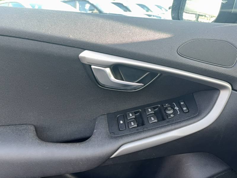 Volvo V40 - Photo 18