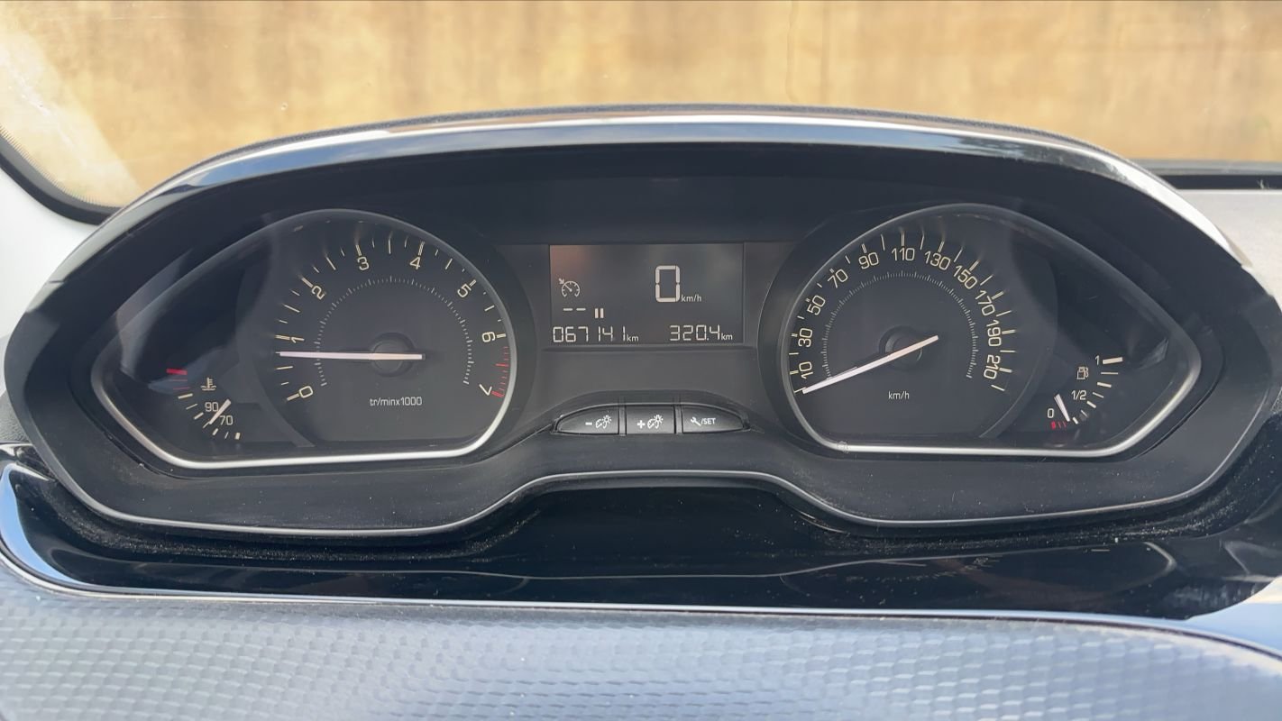 Peugeot 208 - Photo 12