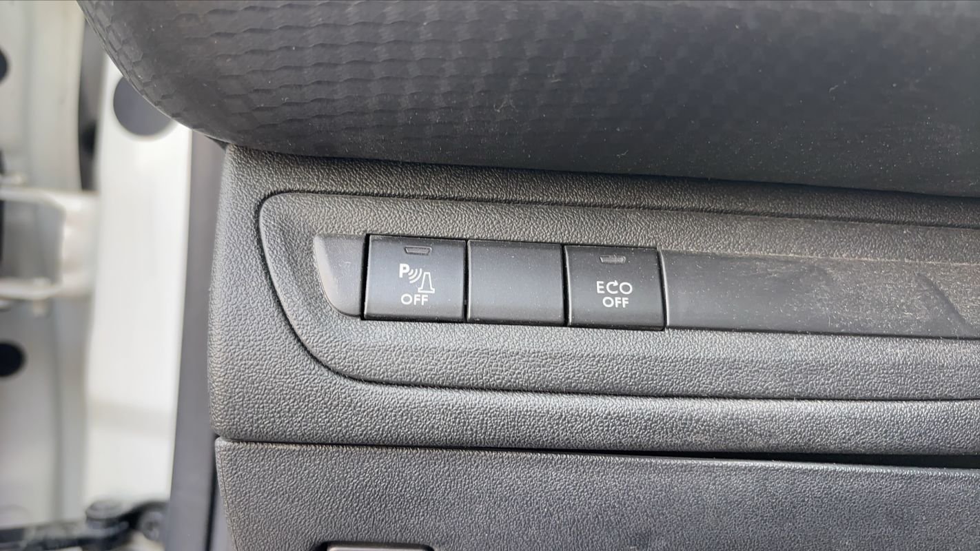 Peugeot 208 - Photo 13