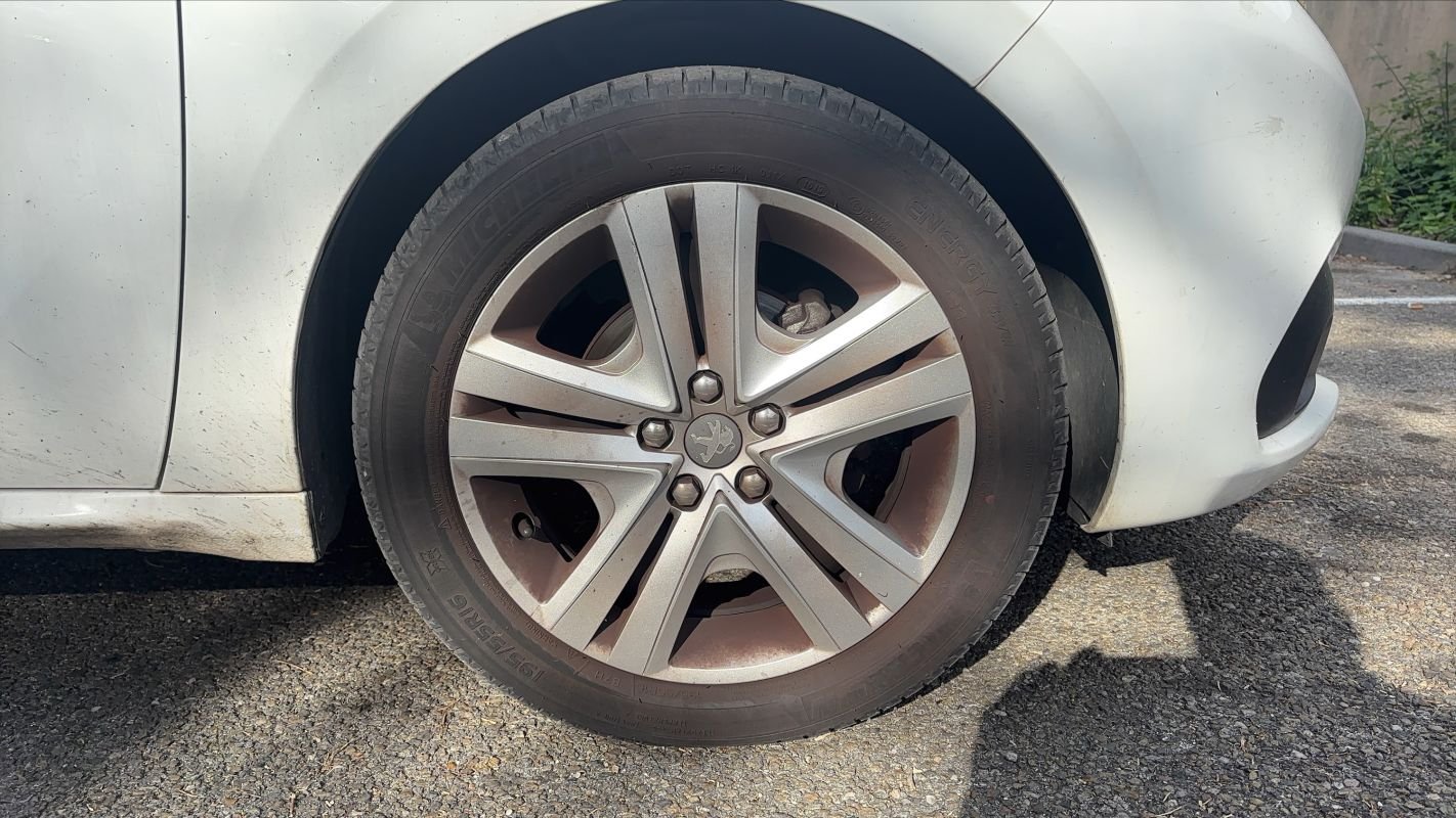 Peugeot 208 - Photo 17