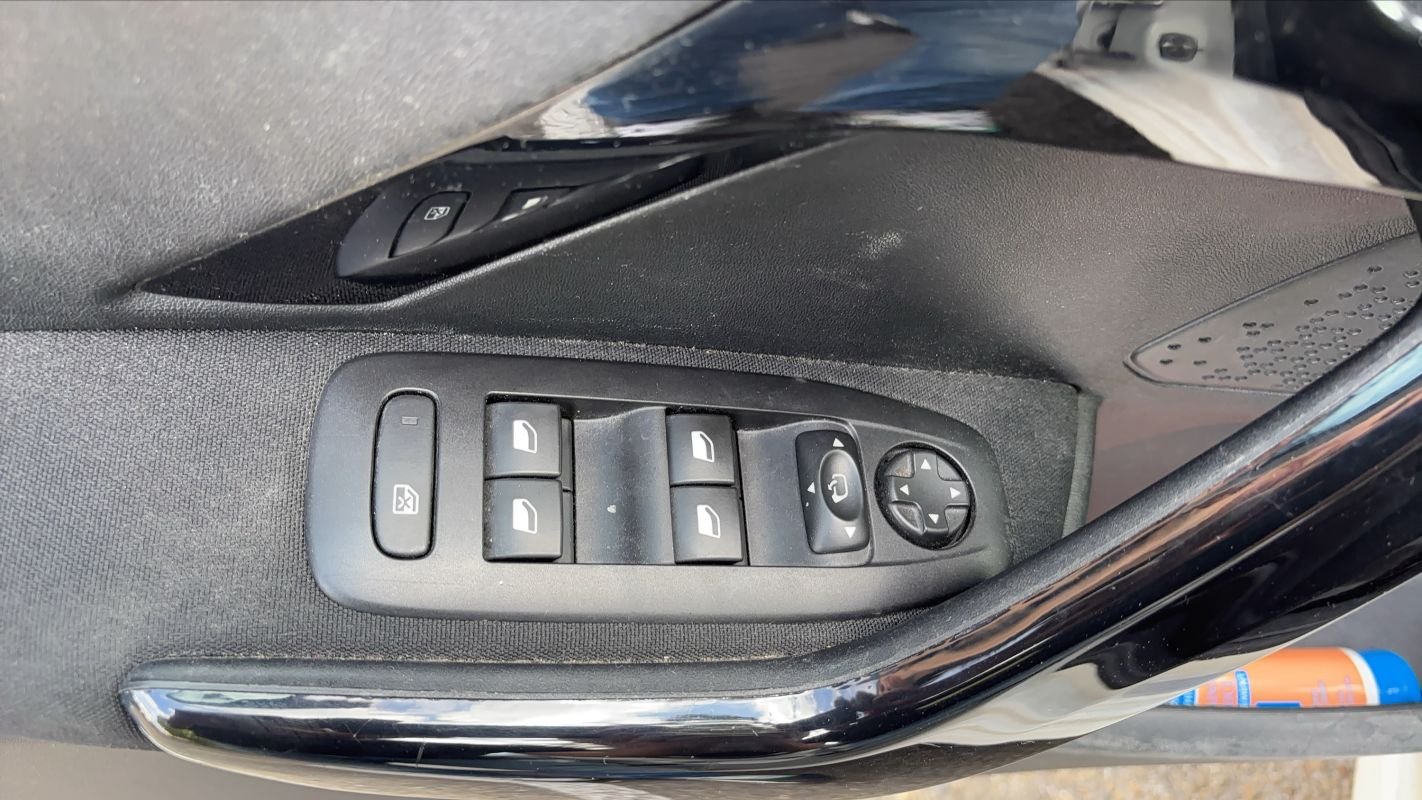 Peugeot 208 - Photo 22