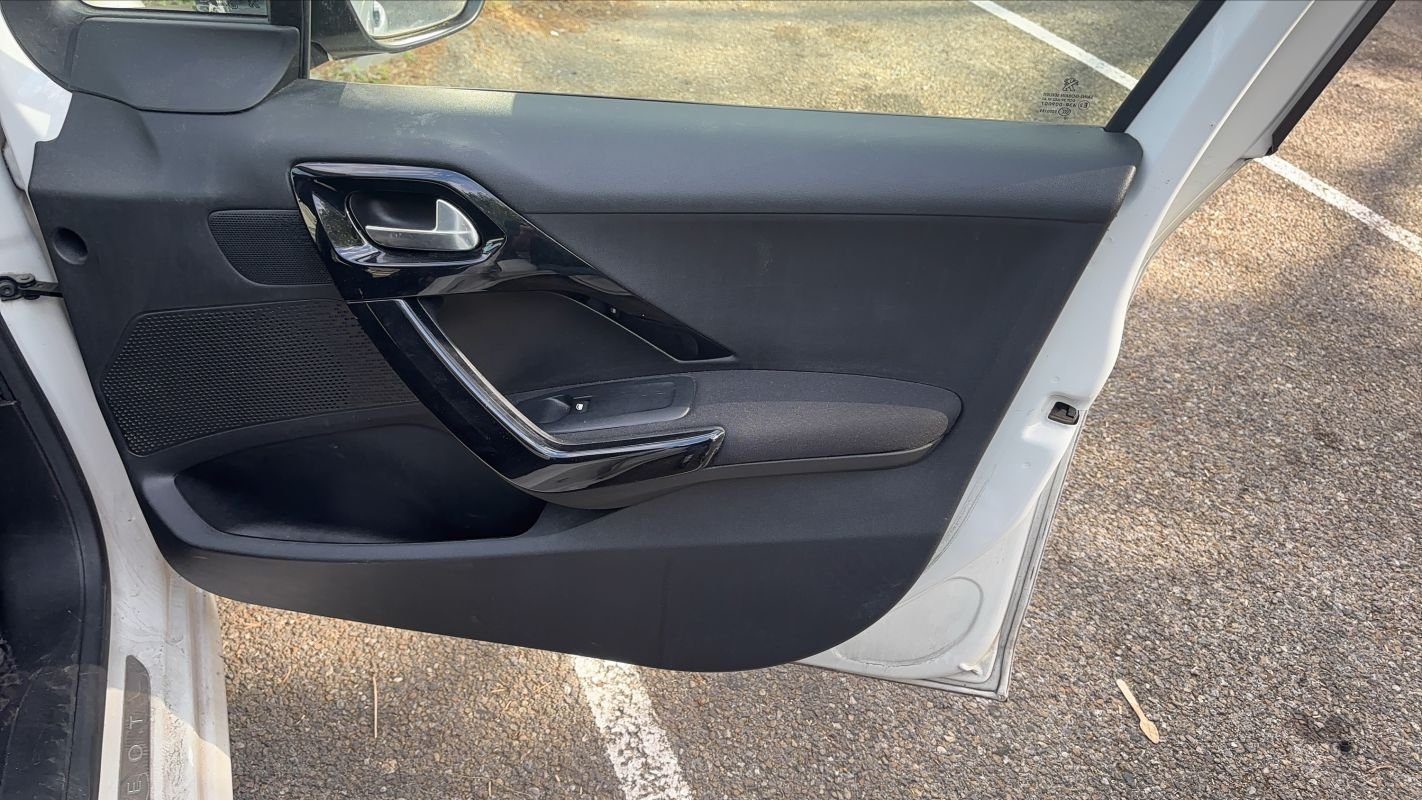 Peugeot 208 - Photo 24