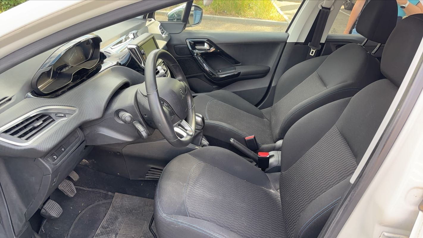 Peugeot 208 - Photo 26