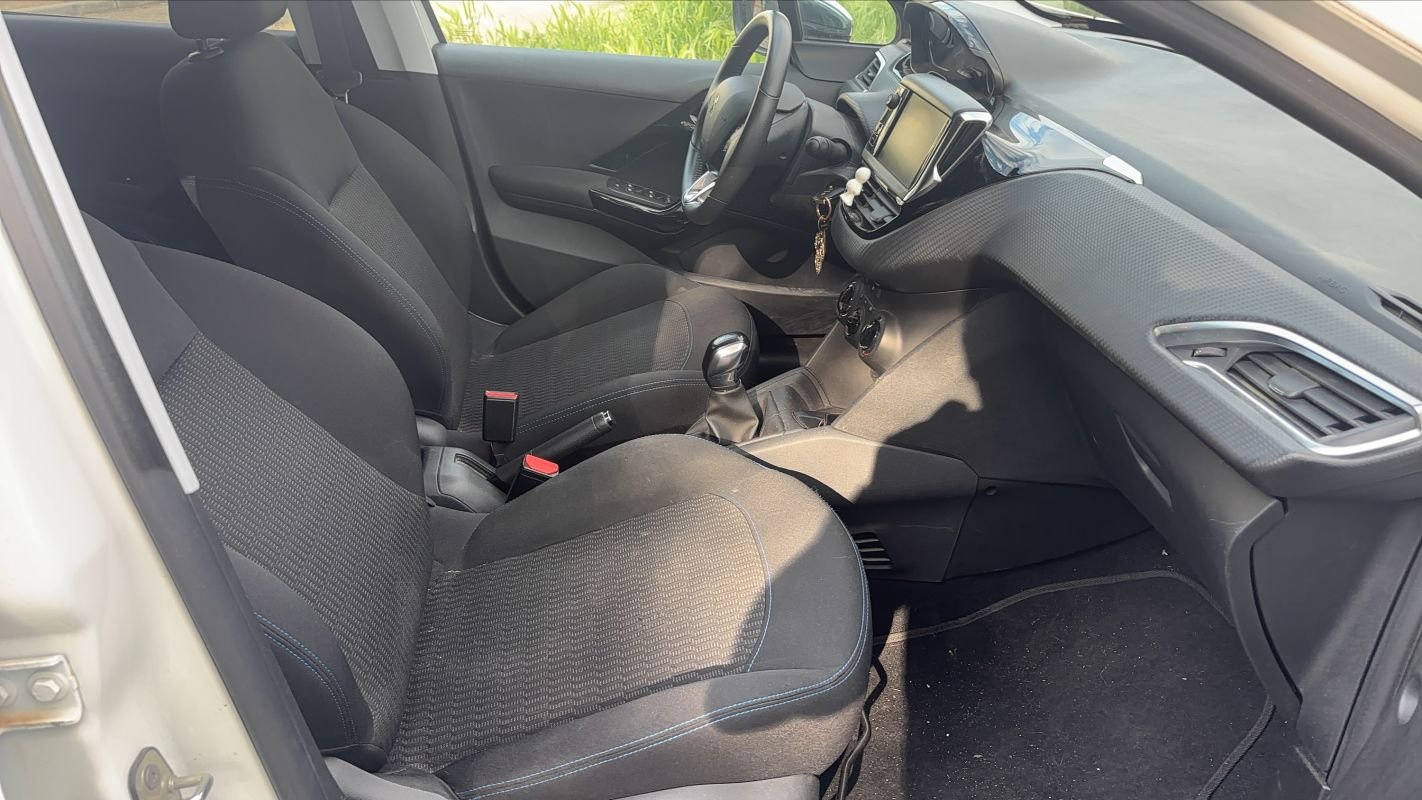 Peugeot 208 - Photo 27
