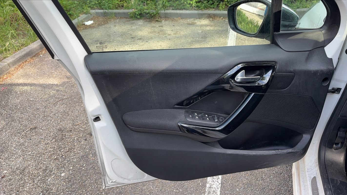 Peugeot 208 - Photo 7