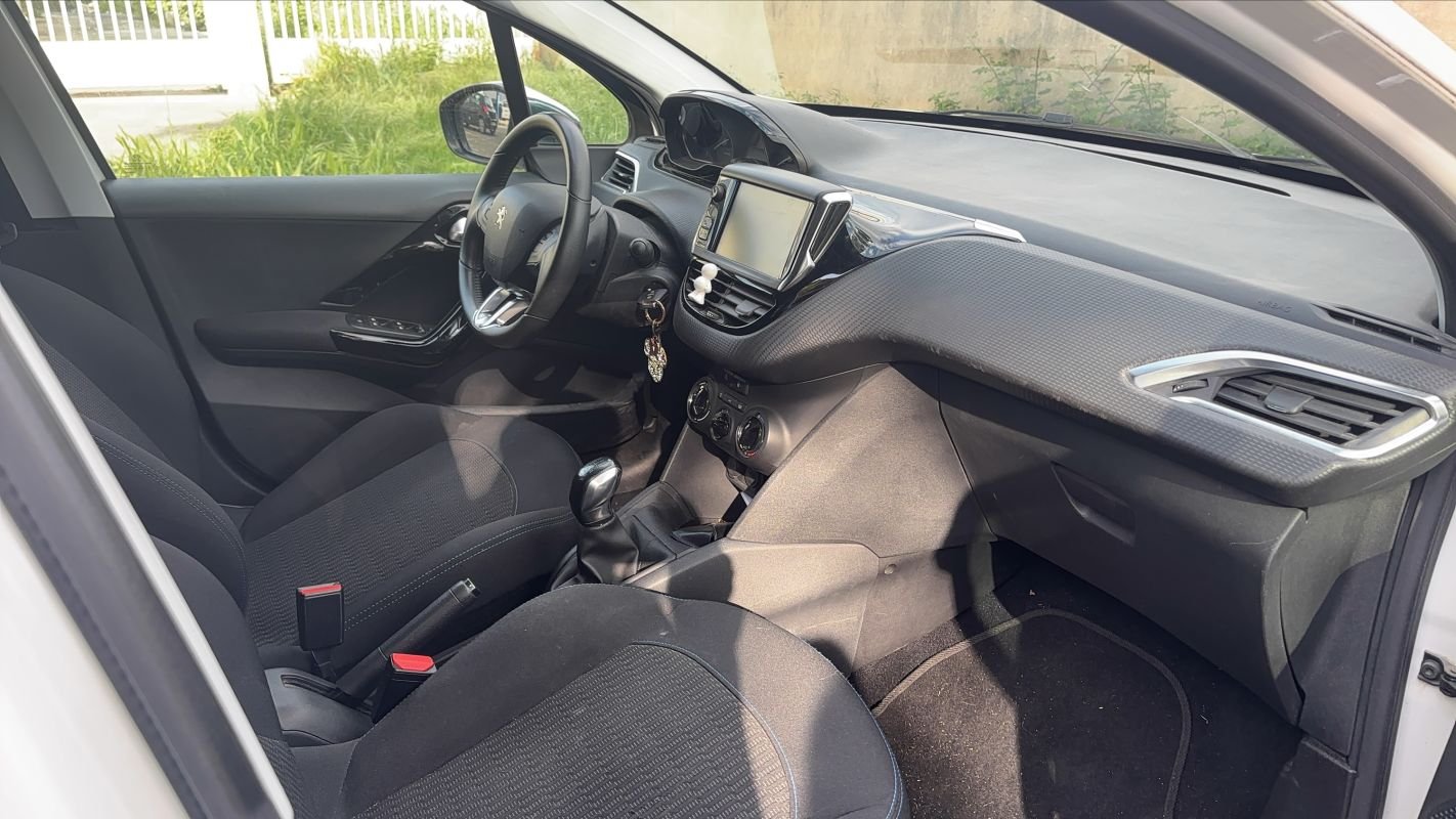 Peugeot 208 - Photo 10
