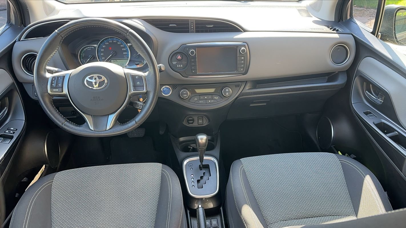 Toyota Yaris - Photo 11