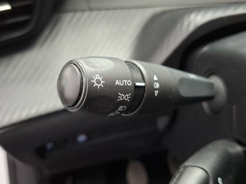 Peugeot 208 affaire - Photo 24
