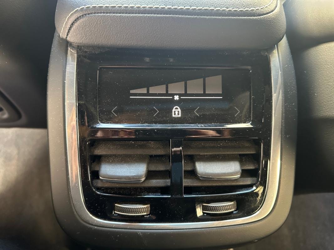 Volvo XC60 - Photo 12