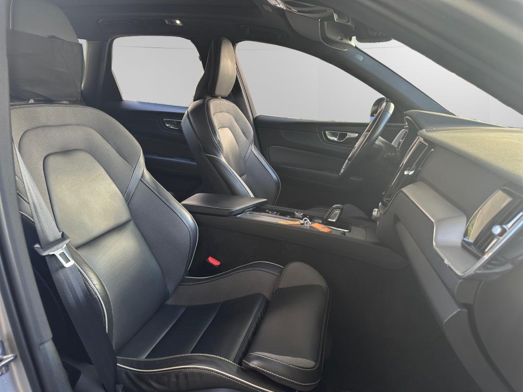 Volvo XC60 - Photo 22