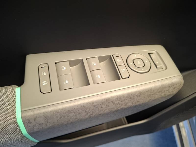 Kia EV4 - Photo 18