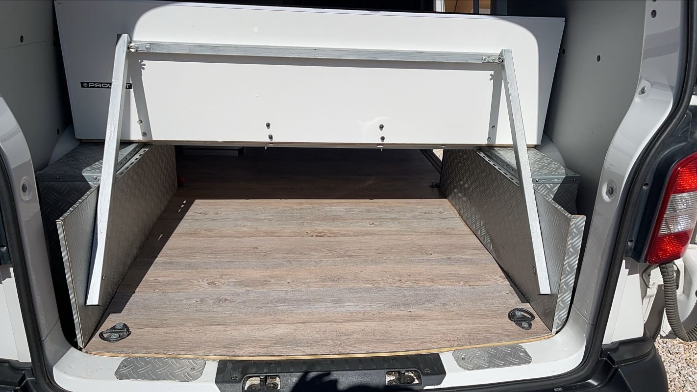 Volkswagen Transporter - Photo 14